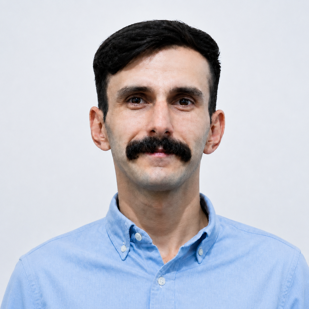 Ahmet Polad, kurdischer Journalist, Moderator und Autor, Porträt